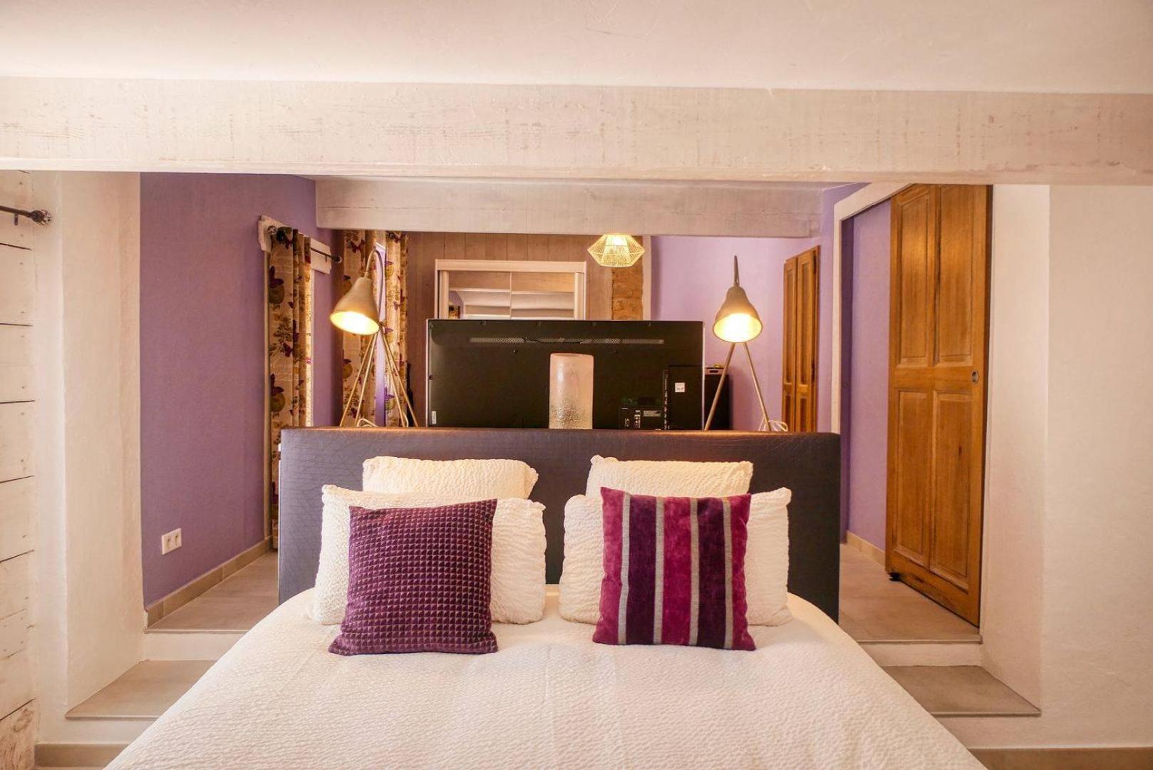 Le Hameau Fleur De Pierres , Chambre , Gite Et Table D'Hotes Murs  Buitenkant foto