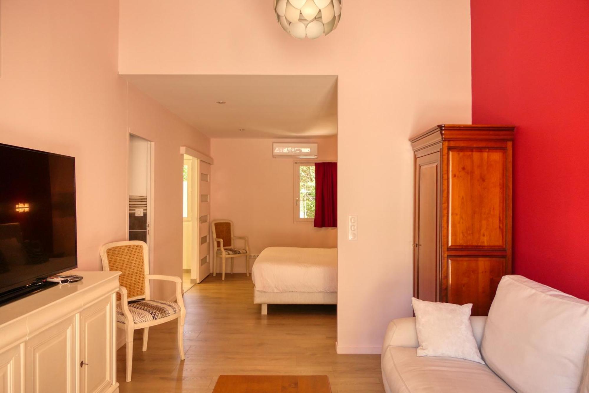 Le Hameau Fleur De Pierres , Chambre , Gite Et Table D'Hotes Murs  Buitenkant foto