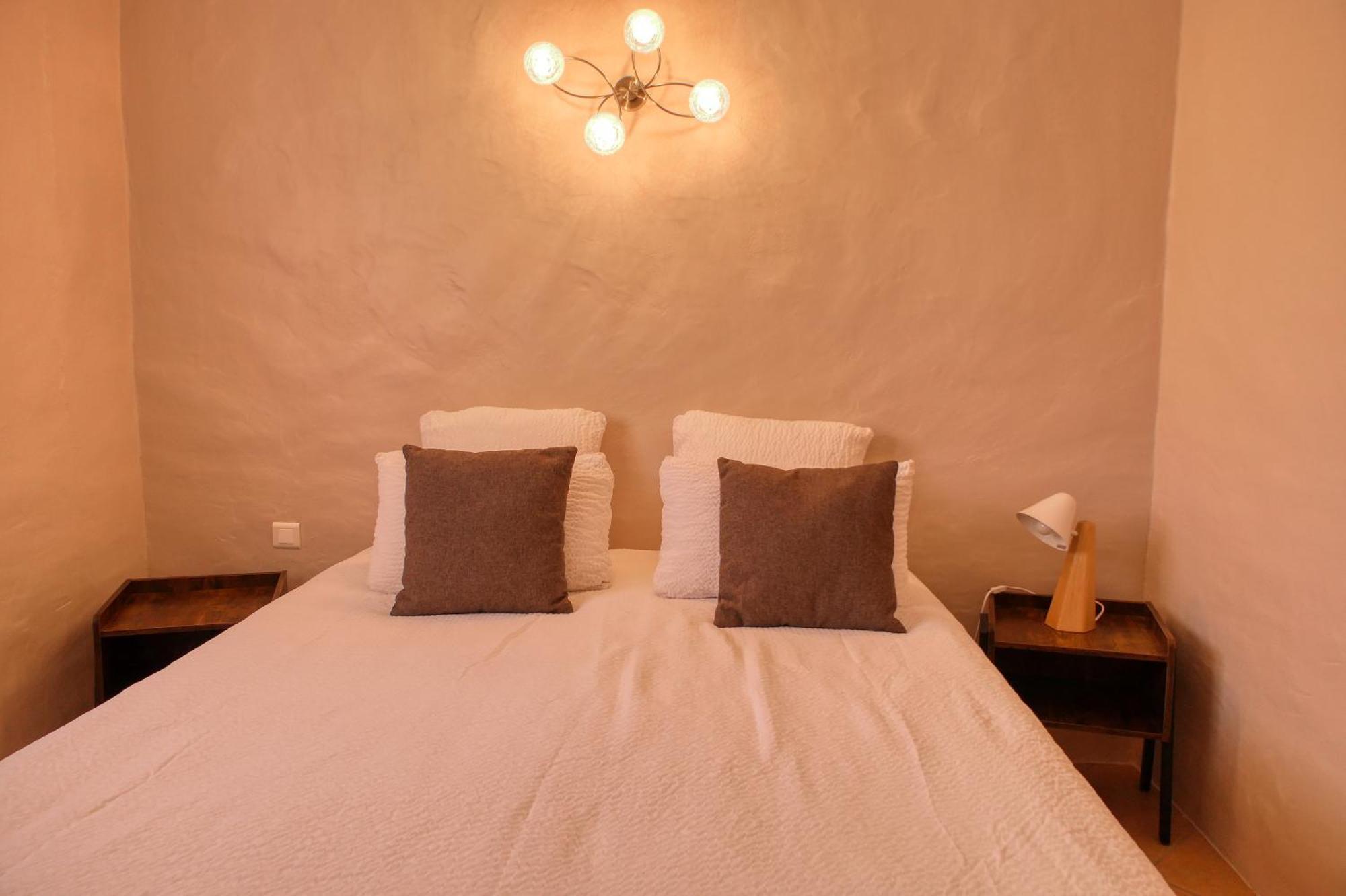 Le Hameau Fleur De Pierres , Chambre , Gite Et Table D'Hotes Murs  Buitenkant foto
