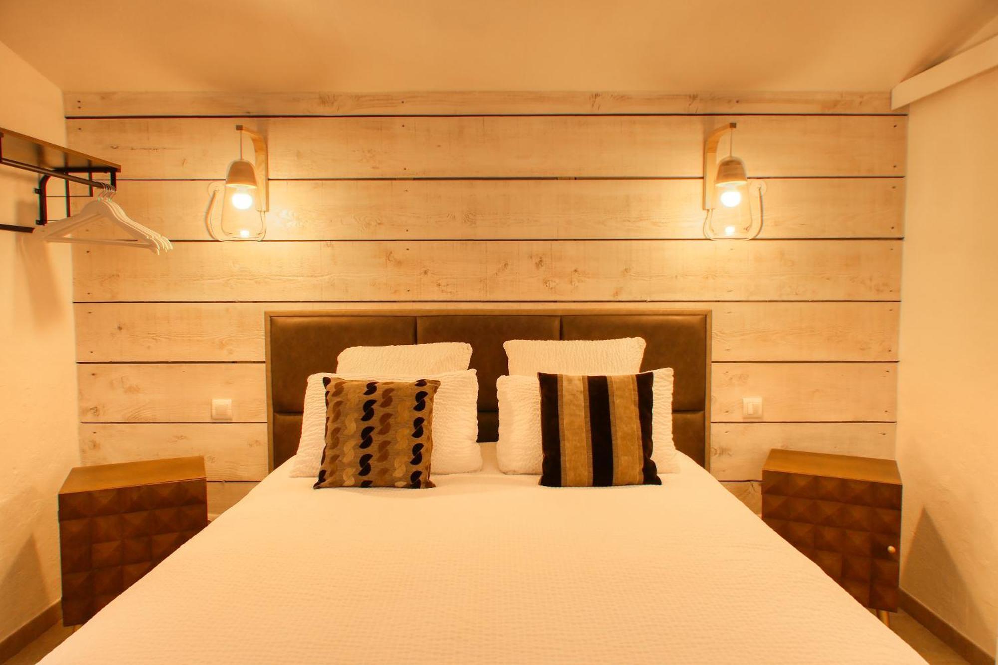 Le Hameau Fleur De Pierres , Chambre , Gite Et Table D'Hotes Murs  Buitenkant foto