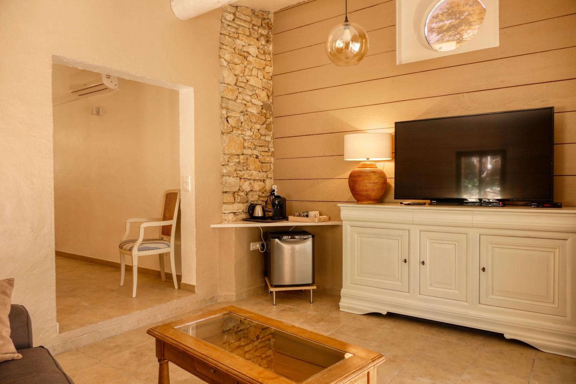 Le Hameau Fleur De Pierres , Chambre , Gite Et Table D'Hotes Murs  Buitenkant foto