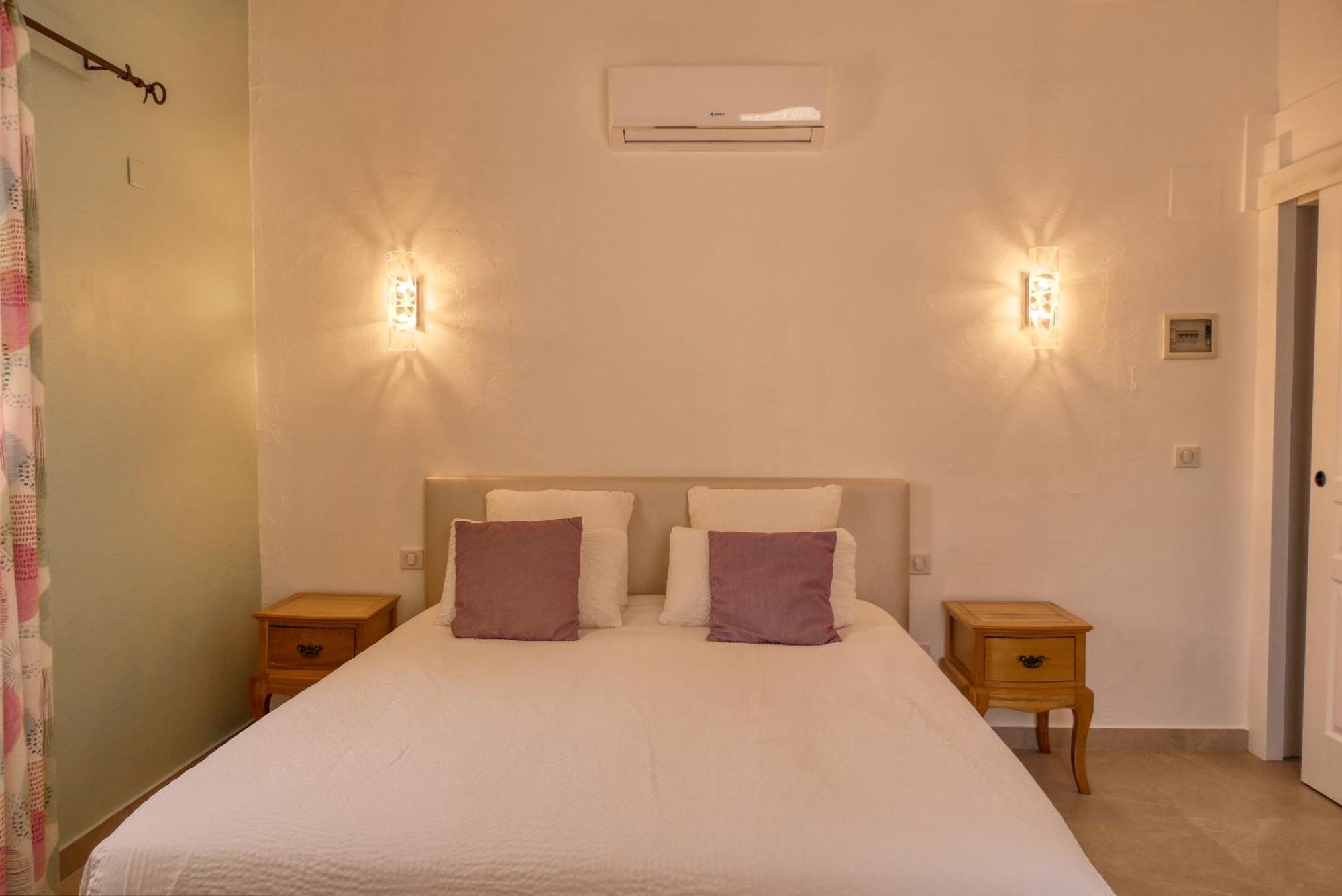 Le Hameau Fleur De Pierres , Chambre , Gite Et Table D'Hotes Murs  Buitenkant foto