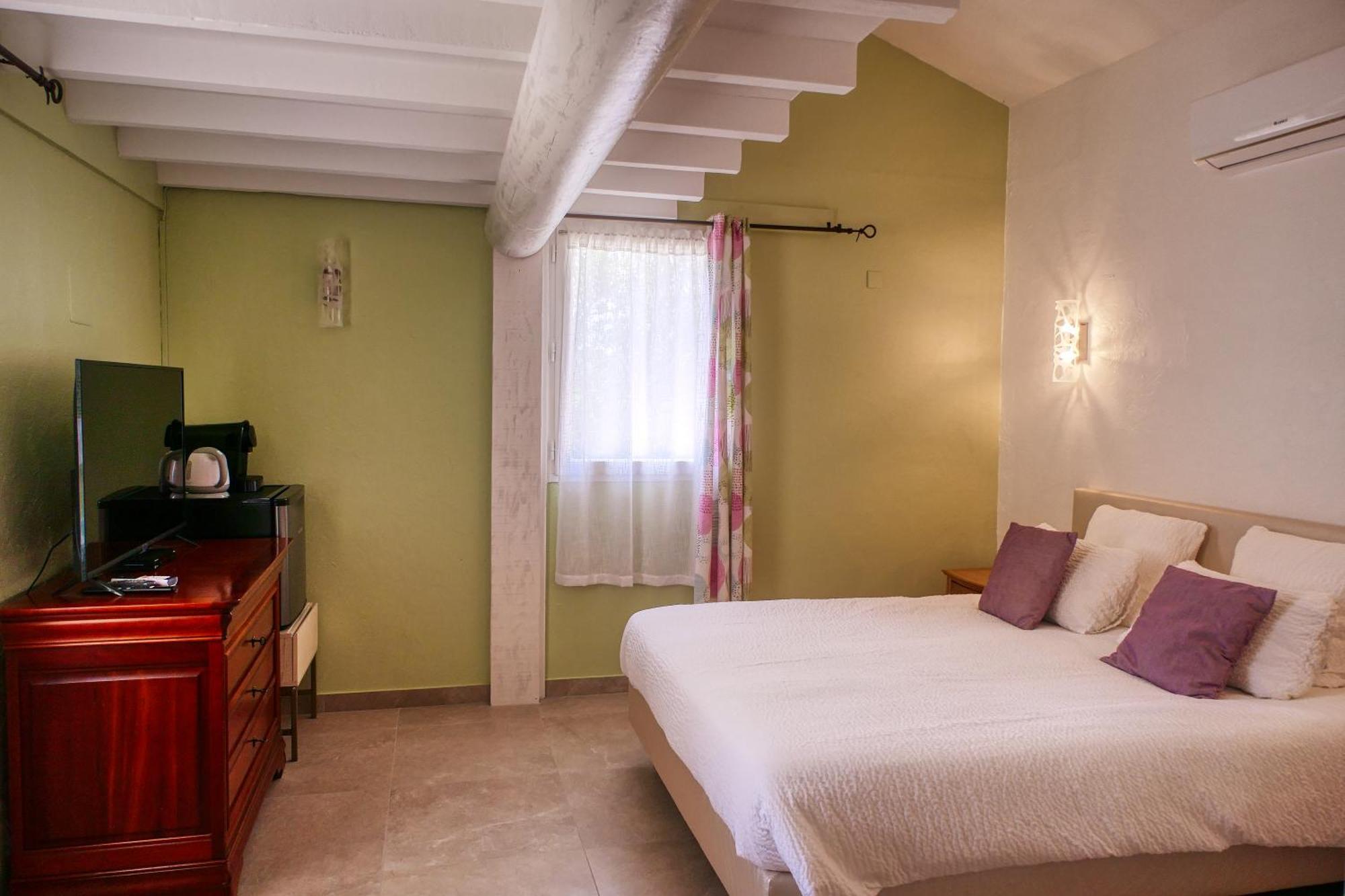 Le Hameau Fleur De Pierres , Chambre , Gite Et Table D'Hotes Murs  Buitenkant foto