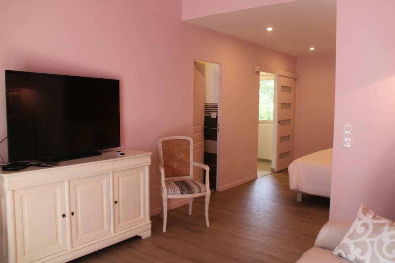 Le Hameau Fleur De Pierres , Chambre , Gite Et Table D'Hotes Murs  Buitenkant foto
